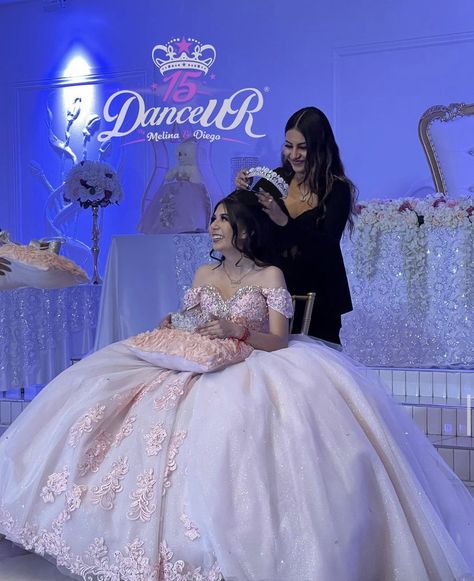 Quinceanera Ceremony, Baby Pink Quinceanera Dresses, Quinceanera Traditions, Quinceañera Photoshoot, Quinceañera Photoshoot Ideas, Quinceanera Dances, Sweet 16 Pictures, Fifteenth Birthday, Quinceanera Photoshoot