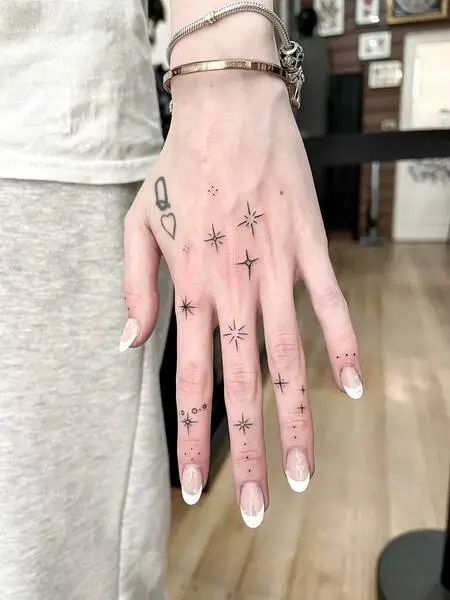 35 Beautiful Finger Tattoos For Women In 2023 - Tattoo Pro Star Ring Tattoo, Tattoo Manos Mujer, Finger Tattoos Stars, Infinity Finger Tattoos, Meaningful Finger Tattoos, Star Finger Tattoo, Henna Finger Tattoo, Finger Tattoos Fade, Finger Tattoos For Women