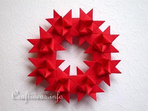 Add some Old World charm to your holiday decorations when you make this German Paper Star Wreath! This Christmas decoration is for anyone up for a challenge. German Stars, German Star, Star Wreath, Christmas Wreath Craft, Star Paper, Paper Wreath, Christmas Clay, Stars Craft, Winter Crafts For Kids