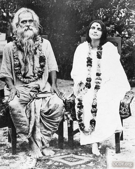 Anandamayi Ma and her husband/disciple Bholanath (Ramani Mohan). He left this world May 7th, 1938. His life and his relation to Ma can be read here: https://www.anandamayi.org/bholanath-pitaji/ #anandamayi #anandamayima #bholanath Dan Siegel, Vintage Yoga, Maharishi Mahesh Yogi, Neem Karoli Baba, Yoga Om, Family Structure, Ram Dass, Health Psychology, Yoga Photos