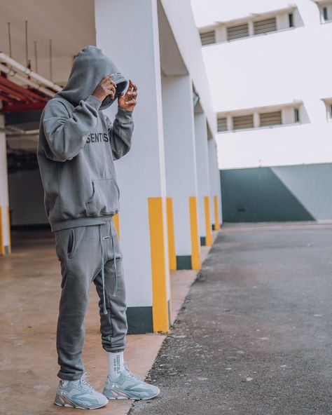 Essential Fear Of God Outfit, Essentials Hoodie Outfit Men, Fear Of God Outfit, Hoodie Outfit Men, Essentials Fear Of God, Black Men Street Fashion, Men Street Fashion, Street Style Outfits Men, Men Street