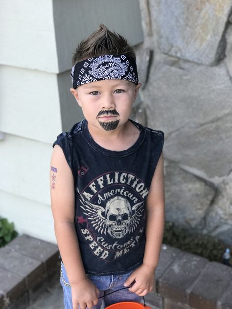 Easy Halloween costume for boys. Easy Boy Costumes Diy, High School Halloween Costumes, Diy Costumes For Boys, Baby Boy Halloween Outfits, Boys Halloween Costumes Diy, Spooky Outfits, School Halloween Costumes, Kids Halloween Costumes, June Cleaver