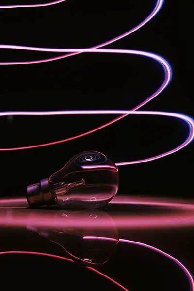 Bulb Photography, Light Trail Photography, Painting Beginners, Photography Elements, Light Bulb Art, Light Painting Photography, Modeling Photoshoot, Artistic Lighting, Low Light Photography