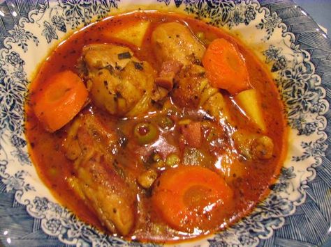 Pollo Guisado | Recetas 100% Salvadoreñas Spanish Stewed Chicken, Pollo Guisado Recipe, Salvadoran Food, Salvadorian Food, Recetas Salvadorenas, Stewed Chicken, Guatemalan Recipes, Spanish Dishes, Hispanic Food