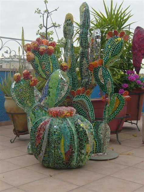 Outdoor Mosaic Ideas, Mosaic Cactus, Tile Shower Ideas Blue, Shower Ideas With Bench, Mosaic Art Diy, Mosaic Pots, Mosaic Flower Pots, Mosaic Garden Art, Mosaic Madness