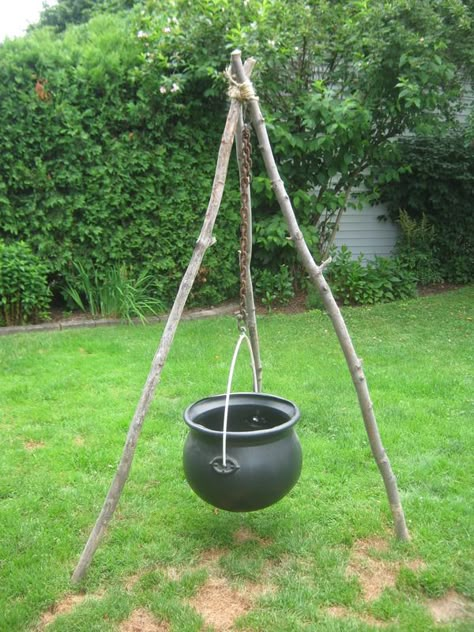 Witch cauldron progress Diy Hanging Witch Cauldron, Diy Witches Cauldron Tripod, Outdoor Halloween Decorations Diy Yard, Witch Cauldron Decoration Front Porch, Witch Coldrain Diy, Big Cauldron Ideas, Cauldron Outdoor Decor, Diy Cauldron Outdoor, Outdoor Cauldron Diy