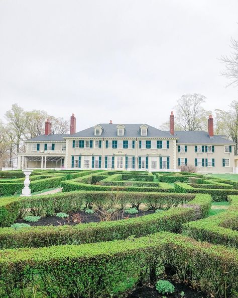 Hildene Wedding, Wedding Venues Winter, New England Wedding Venues, England Wedding Venues, Vermont Wedding Venues, New England House, England House, England Winter, Burlington Vermont