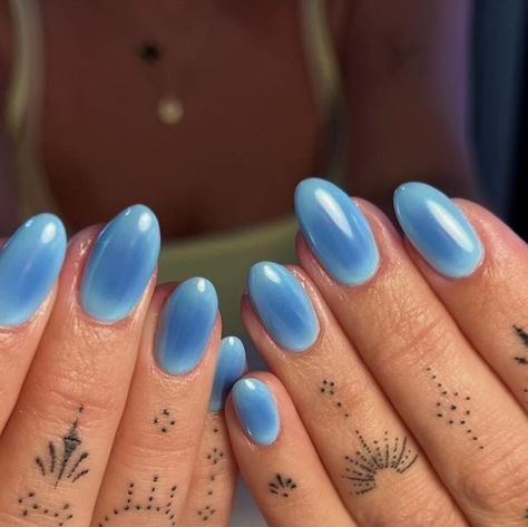 londyn candland on Instagram: "blue aura + chrome 🩵💙   proud of this before and after!! These nails lasted 5 weeks in Hawaii with no lifting or chipping💚" Blue Aura Nails With Chrome, Blue Aura Chrome Nails, Aura And Chrome Nails, Dancing Queen Nails, Blue Nails With Jewels, Blue Hawaii Nails, Cute Gel X Nails, Vibrant Blue Nails, Aura Nails Blue