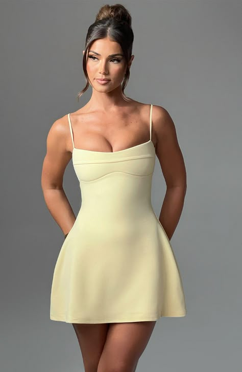 Keep it fun and flirty in the Dakota lemon dress, everyone's fave mini of the season. Made in our lightweight stretch crepe, this figure-hugging design snatches in at the waist and flares into an A-line skirt. Homecoming Dresses Corset, Midi Dress Wedding Guest, Maxi Dress Sale, Spaghetti Strap Mini Dress, Lemon Dress, Sparkle Dress, Mini Dresses For Women, Stretch Crepe, Dresses By Length