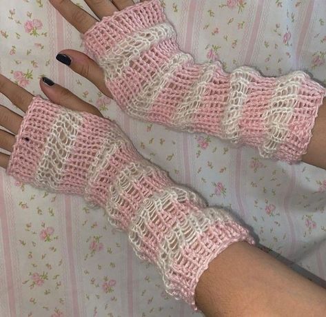 ## pink and white striped crochet hand warmers Coquette Arm Warmers, How To Knit Arm Warmers, Crocheted Arm Warmers, Handwarmer Outfits, Kawaii Arm Warmers, Crochet Gloves Aesthetic, Cute Arm Warmers, Pink Crochet Aesthetic, Hand Warmers Aesthetic