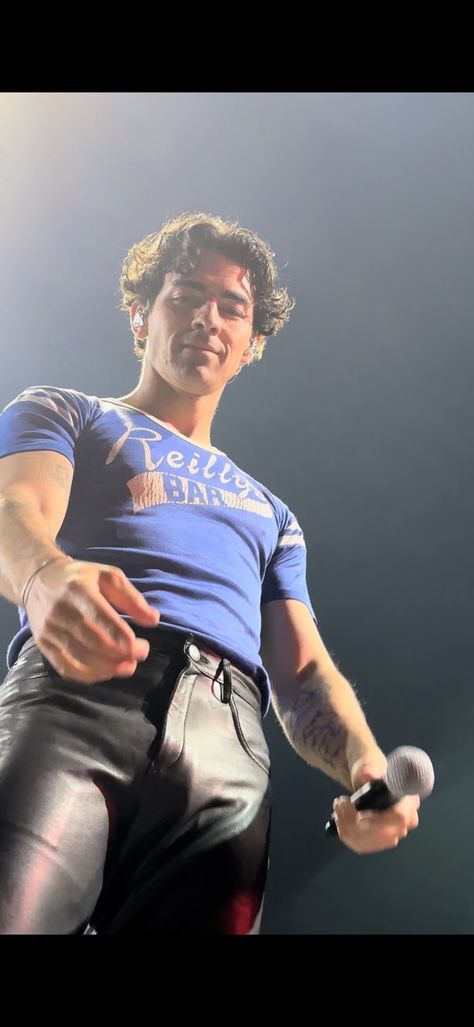 Jonas Brother, Thirst Trap, Husband Material, Joe Jonas, Interesting People, Nick Jonas, Jonas Brothers, Leather Shirt, Celebrities Male