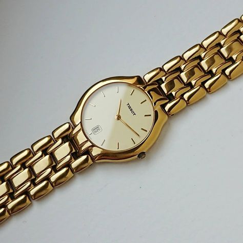 Vintage Tissot Gold Slim 90s all original 777 Vintage Gold Watch Women, Dainty Watches For Women, Classic Watches Women, Gold Vintage Watch, خواتم خطوبة, Vintage Gold Watch, Classy Watch, Gold Watches, Vintage Watches Women