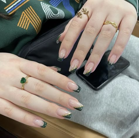 Green And Gold Tips Nails, Green French Nails With Gold, Emerald Green Dress Nails Ideas, Dark Green And Grey Nails, Emerald Green Accent Nails, Dark Green Glitter French Tip Nails, Green Tips Nails Square, Emerald Green Nails By Skin Tone Range, Dark Emerald Green French Tip Nails