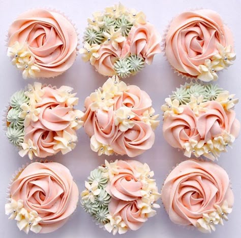 Cupcake Hacks, Elegant Cupcakes, Cupcake Decorating Tips, Fancy Cupcakes, Cake Buttercream, Cupcake Cake Designs, Floral Cupcakes, Creative Cupcakes, Cake Decorating Piping