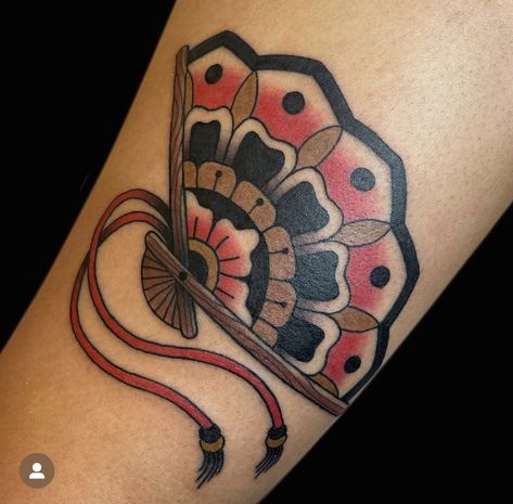 Trad Fan Tattoo, Fan Traditional Tattoo, Japanese Fan Tattoo Traditional, American Traditional Fan Tattoo, Vintage Woman Tattoo, Traditional Fan Tattoo, Japanese Fan Tattoo, Trad Sleeve, Small Japanese Tattoo