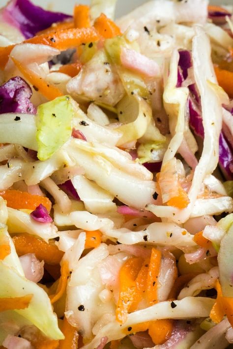 Homemade no-mayo coleslaw made with a vinaigrette dressing. Perfect as a side dish or on pulled pork sandwiches, tacos, burgers or with fish! #coleslawrecipe #coleslawdressing #coleslaw #coleslawrecipeeasy #coleslawdressingvinegar #coleslawnomayorecipe #coleslawnomayovinegar Pulled Pork Sandwich Coleslaw Recipe, Coleslaw For Burgers, Coleslaw Recipe For Pulled Pork No Mayo, Coleslaw For Pork Tacos, Taco Coleslaw Recipe, Pulled Pork Bar, Coleslaw Recipe For Pulled Pork, Taco Coleslaw, Pulled Pork Coleslaw Recipe