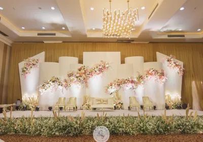 Wedding of Jaka & Almira by 4Seasons Decoration Dekorasi Wedding Indoor, Coral Wedding Decorations, Indoor Wedding Decorations, Dekorasi Wedding, Reception Stage Decor, Reception Stage, Wedding Stage Backdrop, Wedding Hall Decorations, Wedding Indoor