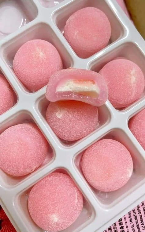 Pink Mochi, I Want Food, Summer Smoothies, Sleepover Food, Food Street, Ice Cream Candy, Cute Snacks, Pink Foods, Food Wallpaper