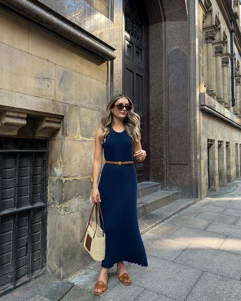 Lily Clark, Navy Blue Outfit, Sunglasses Celine, Style Inspiration Spring Summer, Summer In The City, Ootd Dress, Brown Outfit, City Dress, Designer Belts