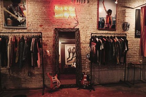 Artist Worship || I Hate Blonde Visits Christian Benner’s Rock N’ Roll Studio//Retail area Rock And Roll Aesthetic Room, Rock N Roll Living Room, Rock N Roll Bedroom, Rock And Roll Room, Casa Rock, Rock Bedroom, Rock Room, Rock N Roll Style, Rock Decor