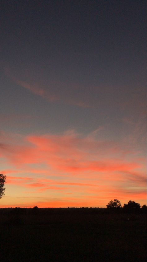 Sunset Beautiful, Pretty Skies, Sky Pics, Aesthetic Sunset, Sky Pictures, Look At The Sky, Sky Photos, Nature View, Pretty Sky