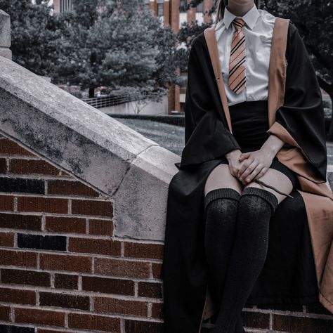 Hogwarts Uniform Aesthetic Hufflepuff, Hufflepuff Aesthetic Uniform, Harry Potter Oc Aesthetic, Hogwarts Aesthetic Outfits Hufflepuff, Hufflepuff Uniform Female Aesthetic, Harry Potter Oc Hufflepuff, Slytherin X Hufflepuff Aesthetic, Hufflepuff Uniform Female, Hogwarts Uniform Hufflepuff