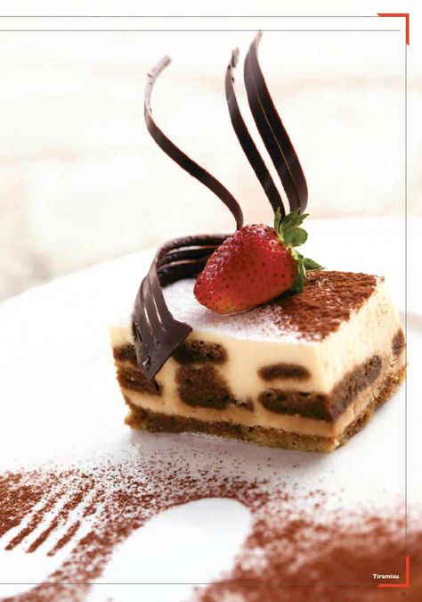 chefsbook: Tiramisu (Foto) Tiramisu Plating, Dessert Plate Decoration, Gourmet Food Plating, Plate Decoration, Food Plating, Gourmet Food, Dessert Plate, Gourmet Recipes, Decorative Plates