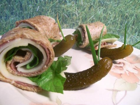 Easy Faux Escargots. Photo by Sharon123 Escargot Recipe, Alice In Wonderland Party Ideas, Wonderland Party Ideas, Pinwheel Sandwiches, Kids Cookbook, Party Food Themes, Recipe For Kids, Alice In Wonderland Party, Casino Royale