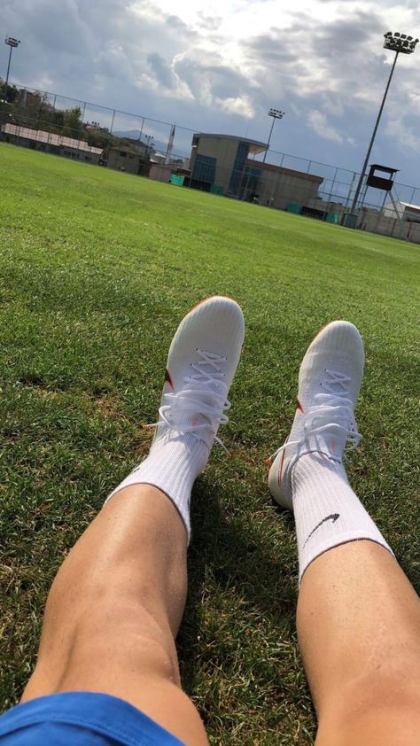 Sports Guy Aesthetic, Aaron Blackford, Best Soccer Shoes, Snap Friends, Soccer Practice, Sports Aesthetic, Football Socks, Soccer Guys, Playing Football