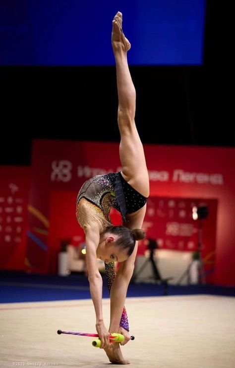 Rhythmic Gymnast, Rhythmic Gymnastics Training, Gymnastics Flexibility, Gymnastics Competition, Gymnastics Training, Amazing Gymnastics, Gymnastics Poses, Gymnastics Photos, Gymnastics Pictures