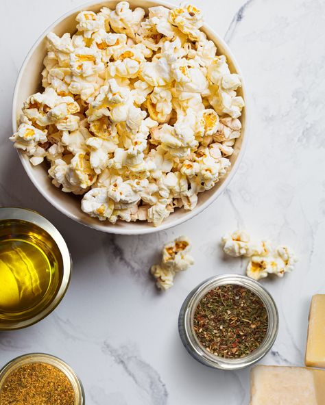 ITALIAN HERBS PARMESAN POPCORN [OR LEMON PEPPER PARMESAN] – A Spice Affair. Ww Popcorn, Biriyani Recipes, Microwave Caramel Corn, Low Point Snacks, Popcorn Dessert, Keto List, Keto Meatloaf, Savory Popcorn, Nutritarian Recipes