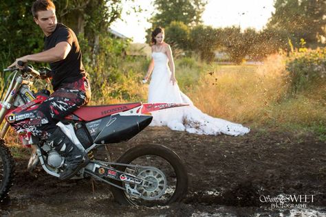 Dirt bike trash the dress idea. Motocross Family, Rustic Barn Wedding Ideas, Dirt Bike Wedding, Barn Wedding Ideas, Bike Wedding, Sunlight Photography, Motorcycle Wedding, Bush Wedding, Motorcycle Couple