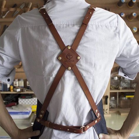 Barber Uniform, Bartender Outfit, Mens Sewing Patterns, Barista Apron, Leather Tutorial, How To Make Leather, Barber Apron, Leather Craft Projects, Work Aprons