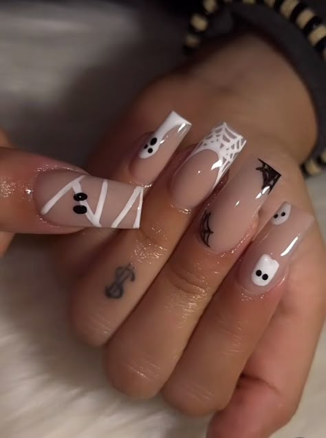 Black Tip Halloween Acrylic Nails, Simple Cute Nails Halloween, Halloween Nail Ideas Acrylic Coffin, Acrylic Nail Halloween Designs, Short Nail Designs Fall 2023, Spooky Nails Inspiration, Horror Nails Halloween Simple, Short Coffin Shape Nails Halloween, Spooky Nails Disney