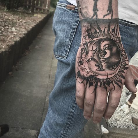 Sun And Moon Hand Tattoo, Ravi Tattoo, Hand Tattoos Men, Dark Tattoos For Men, Unique Hand Tattoos, Luna Tattoo, Hand Tattoo Designs, Animal Tattoo Ideas, Aztec Tattoo Designs