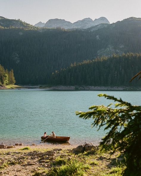 some moments from an evening at the black lake 🚣🏻 #35mm 📷 canon ae-1 🎞 1-5: kodak portra 400 ____ #shotonfilm #loadfilm #filmphotography #madewithkodak #onfilm #thedaily35mm #mountainsonfilm #portra #portra400 Fuji Film, Kodak Portra 400, Fire Drawing, Canon Ae 1, Film Photos, Portra 400, Kodak Portra, Gods Creation, Landscape Photographers