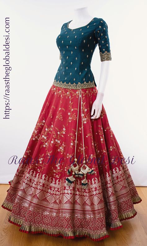 Long Choli Designs, Ghagra Blouse Designs, Lengha Designs Latest, Choli Designs Blouses, Ghagra Choli Designs, Contrast Dupatta, Choli Blouse Design, Long Blouse Designs, Lehenga Choli Designs