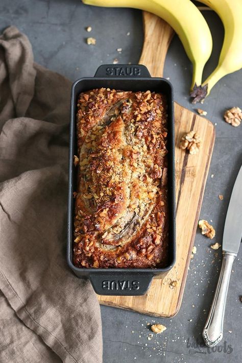 Banana Bread Photography, Pudding Banana Bread, Bread Recipe Healthy, Recipe With Sour Cream, Banana Bread Recipe Easy Moist, Banana Cake Mix, Healthy Banana Bread Recipe, Banana Bread Brownies, Bread Banana