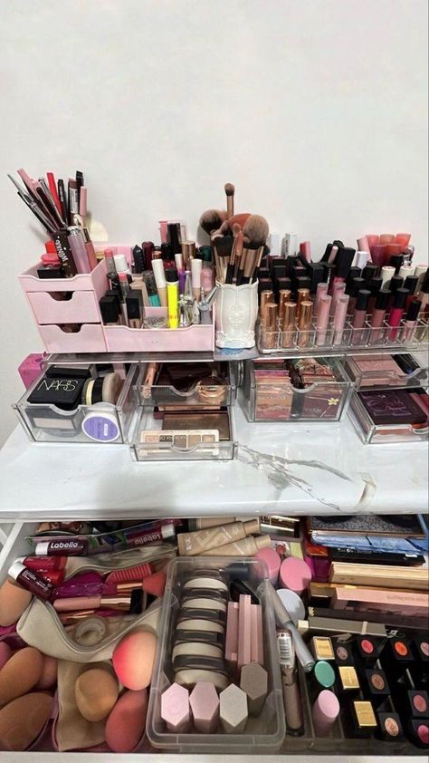 Makeup Collection Goals, Makeup Drawer Organization, Makeup Is Life, Fancy Makeup, Clown Makeup, Clipuri Video, Makeup Obsession, Luxury Makeup, Body Makeup