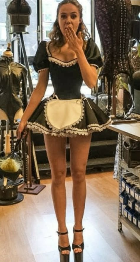 French Maid Halloween, Maid Dress Uniform, Maid Fancy Dress, Maid Outfit Cosplay, Maid Halloween, Valentines Day Outfits, French Maid Dress, Maid Cosplay, French Maid