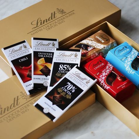 Lindt Chocolate Gift Ideas, Best Chocolate Brands, Chocolate Candy Brands, Milka Chocolate, Brand Food, Chocolate Diy, Chocolate Pack, White Chocolate Bar, Lindt Lindor