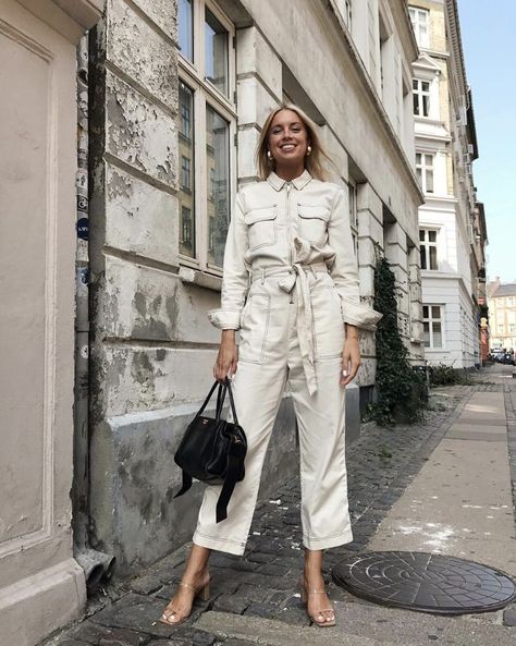 The One Piece Every New Yorker Is Wearing This Fall Fall Jumpsuit Outfit, Style Your Clothes, Jumpsuit Fall, Hooded Sweatshirt Dress, Jumpsuit Outfits, Heels Outfits, Boiler Suit, Jumpsuit Outfit, Look Vintage