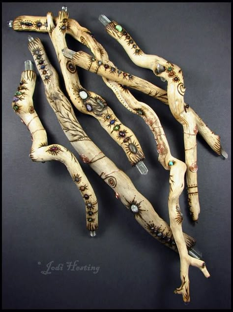 Atrapasueños Diy, Spirit Sticks, Clay And Wood, Crystal Wands, Driftwood Diy, Pagan Crafts, Driftwood Projects, Stick Art, Witchy Crafts