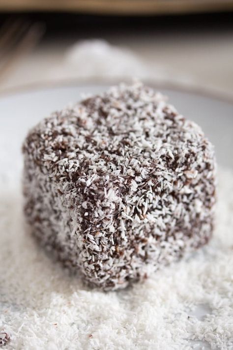 Lamington Cake – Australian Lamington Chocolate Cake Recipe Lamington Cake Recipe, Lamington Cake, Lamingtons Recipe, Australian Cake, Australian Desserts, Coconut Squares, Aussie Icons, Cake Squares, Coconut Icing