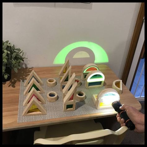 Light Provocations Reggio Emilia, Preschool Light Study Activities, Science Provocations Preschool, Reggio Dramatic Play, Reggio Bulletin Boards, Regio Emilia Activities, Reggio Emilia Provocations, Reggio Inspired Art, Toddler Provocations