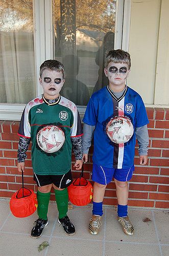 Soccer Player Halloween Costume, Zombie Football Player Costume, Soccer Player Costume, Zombie Football Player, Halloween Costumes Kids Boys, Zombie Halloween Costumes, Clever Halloween Costumes, Hallowen Costume, Zombie Costume