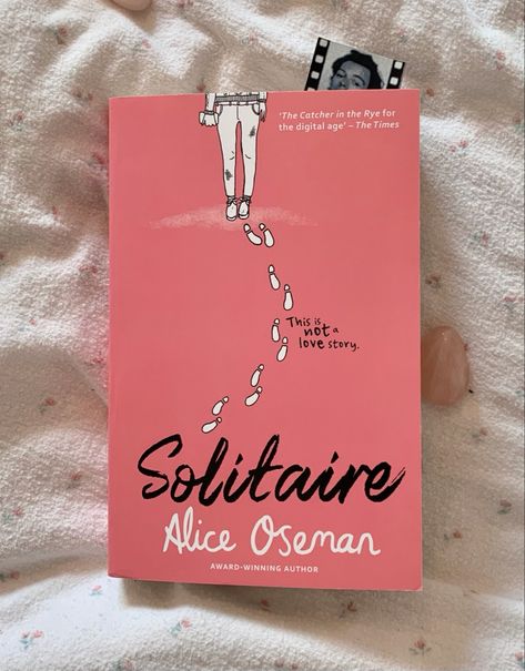 Solitaire Alice Oseman Aesthetic, Alice Oseman Books, Solitaire Book, Alice Oseman, Solitaire Alice Oseman, Teenage Books To Read, Alice Book, 100 Books To Read, Fantasy Books To Read