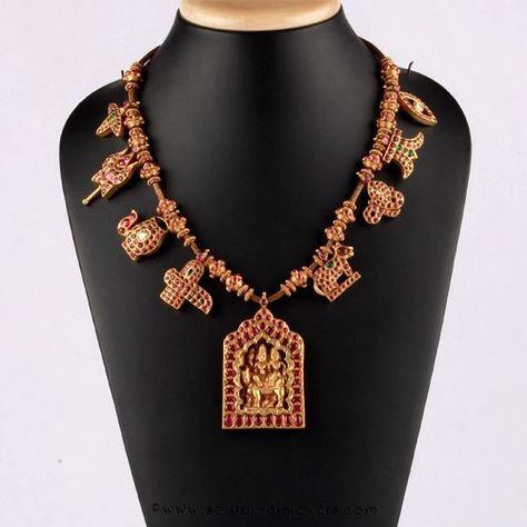 Kerala style Kemp Necklace Design From Bhima Jewellery Ruby Necklace Designs Gold, Gold Antique Necklace Designs, Bhima Jewellers, Gold Antique Necklace, Kemp Jewellery, Kemp Necklace, Ruby Necklace Designs, Shiva Lingam, Antique Necklaces Design