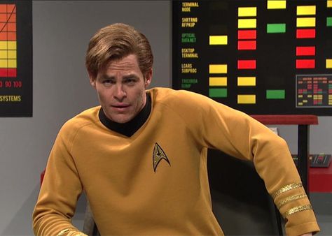 Chris Pine Plays William Shatner’s Captain Kirk in This Lost Star Trek Episode From Saturday Night Live Captain Kirk Chris Pine, Film Star Trek, Star Trek 2009, James T Kirk, Star Trek Episodes, New Star Trek, Star Trek Funny, Star Trek Art, Star Trek Movies