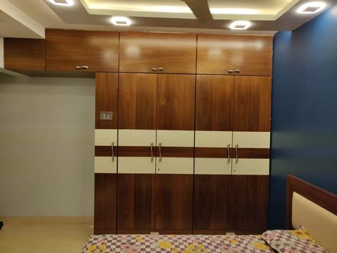 Here you will find photos of interior design ideas. Get inspired! Tijori Design, Shoe Closet Design, Luxury Bedroom Wardrobe, Designer Bedroom Ideas, Aesthetic Wardrobe Closet, Wardrobe Storage Ideas, Bedroom Tiles, Modern Bedroom Wardrobe Ideas, Sliding Wardrobe Designs